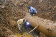 Работники КП «Компания «Вода Донбасса» работают без выходных, продолжая восстанавливать поврежденные объекты водоснабжения г. Горловки